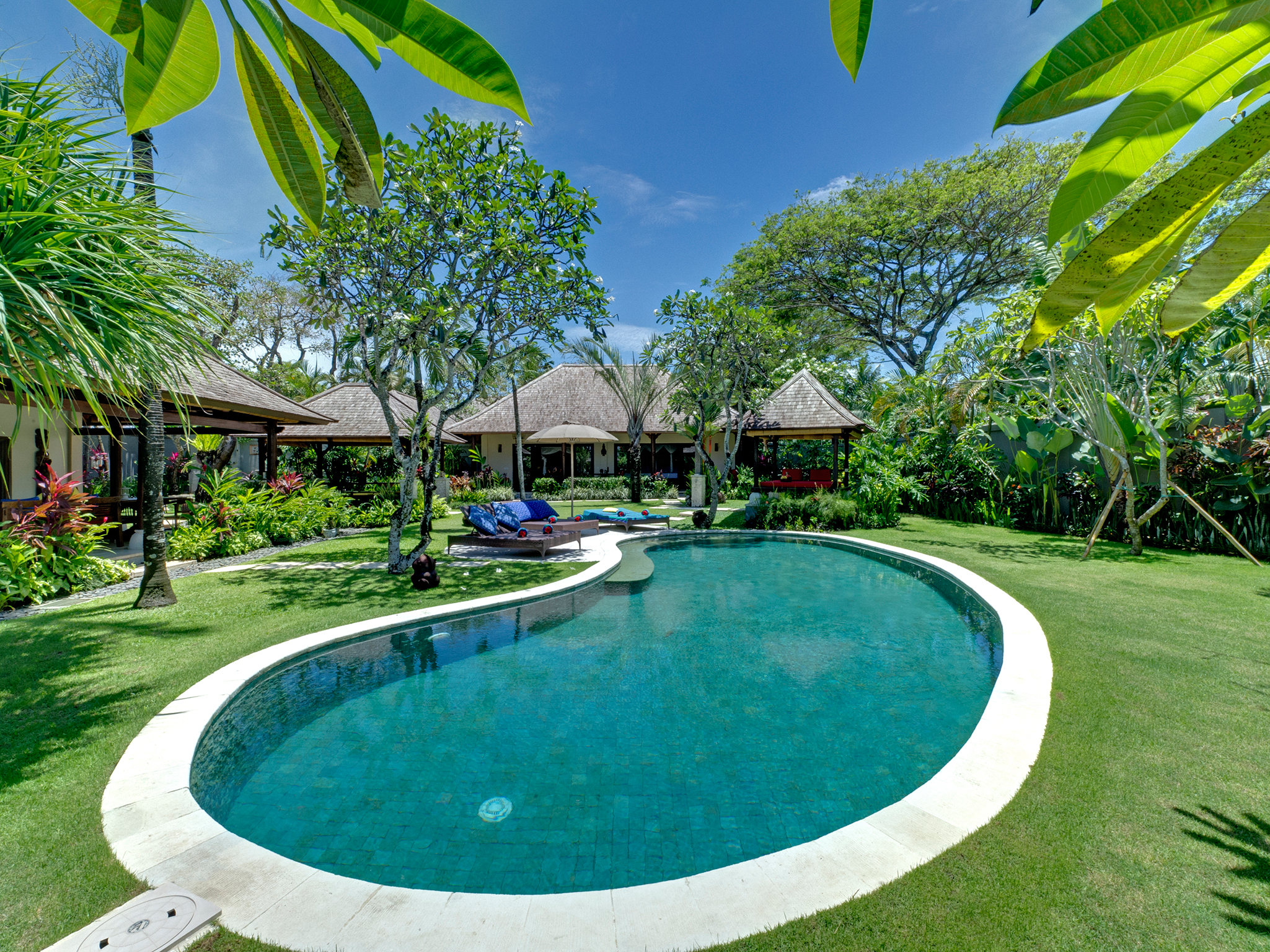 2. Villa Kakatua - Midday by the pool - Villa Kakatua, Canggu, Bali